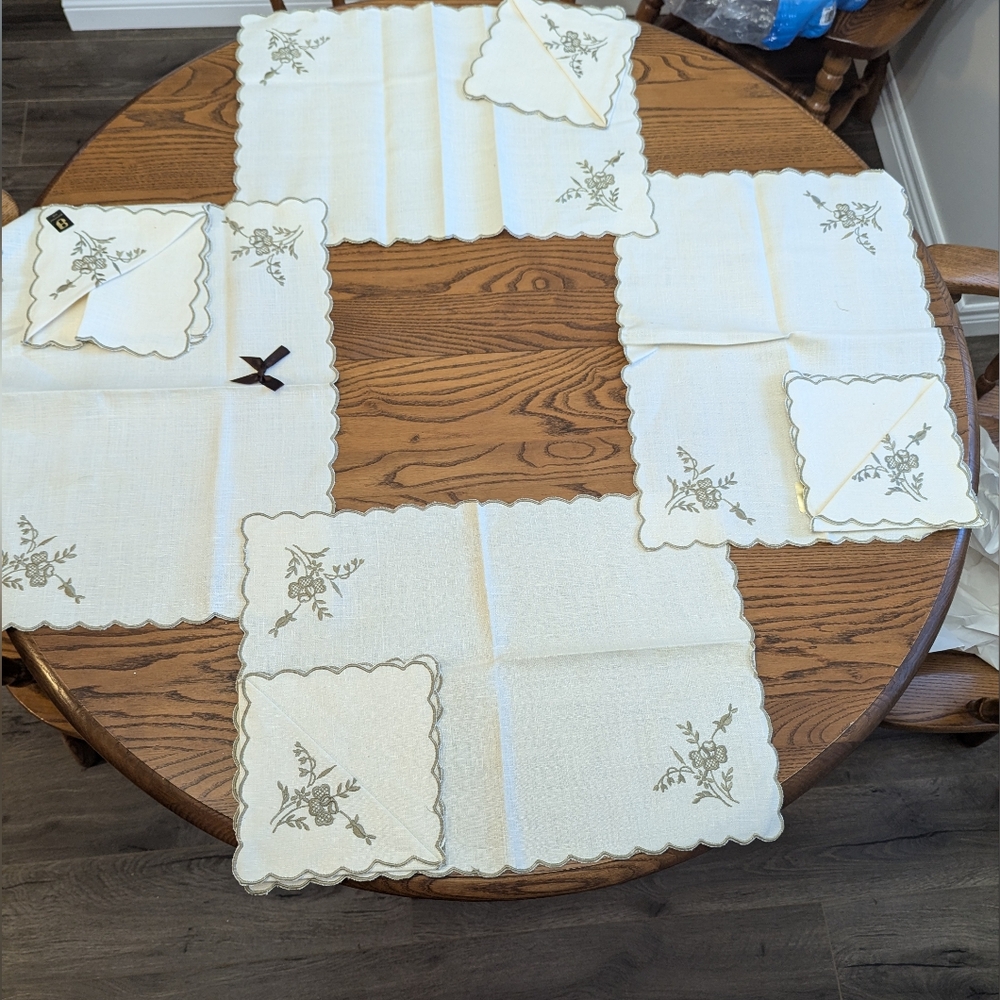 COPY - Irish Linen Vintage place mats and napkins. 4 of each. Floral Embroidery…
